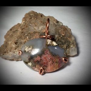 Plume agate pendant